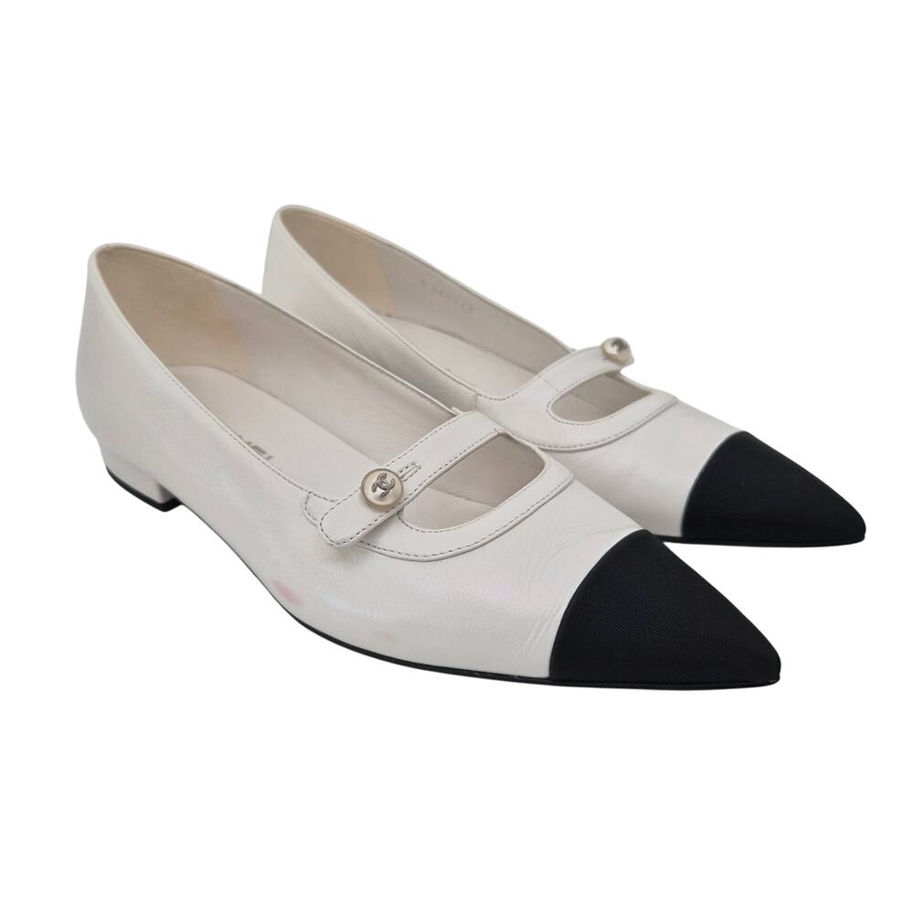 Chanel Shiny Lambskin Pointed Toe CC Ballet Flats US 9 / EU 39 White Black